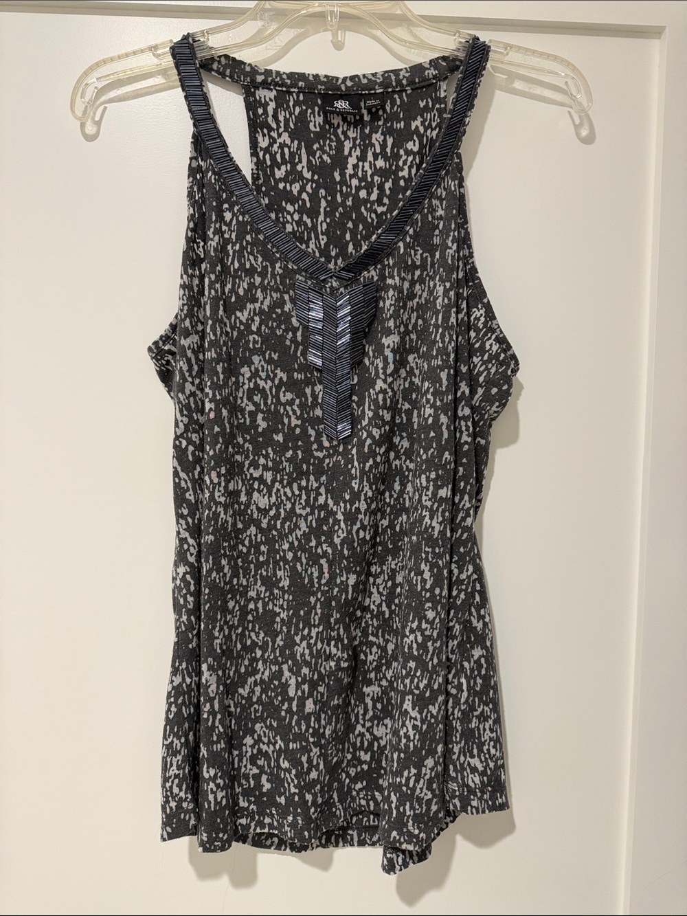 Vintage Rock & Republic Women’s Black & White Printed V-Neck Tank w/Trim Size L